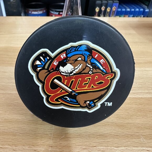 ERIE OTTERS Little Caesars SPONSOR VINTAGE INGLASCO PUCK Made In Canada - Picture 1 of 2